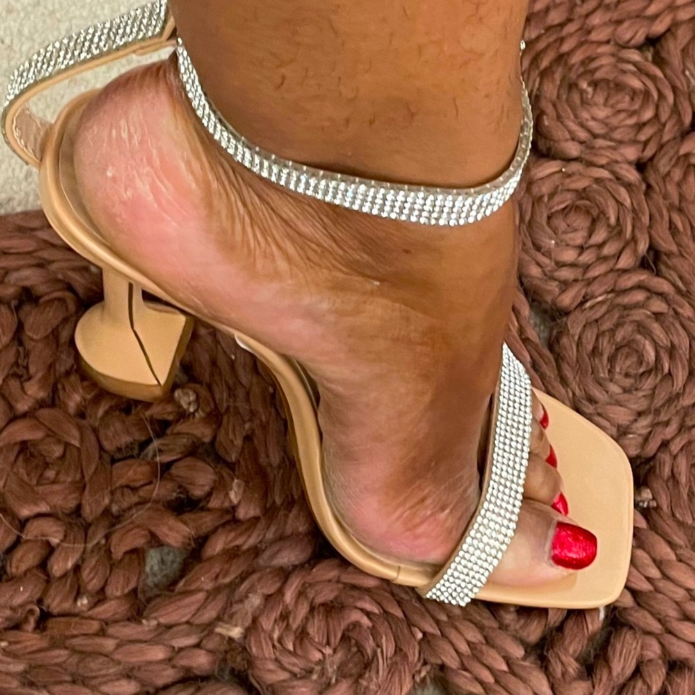 beautiful glitter sparkly sandals! NWOT